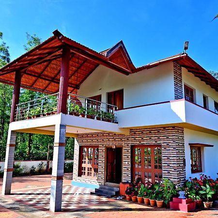 Hulihara Homestay - Full Villa, Coffee Estate & Balcony View Sakleshpur Extérieur photo