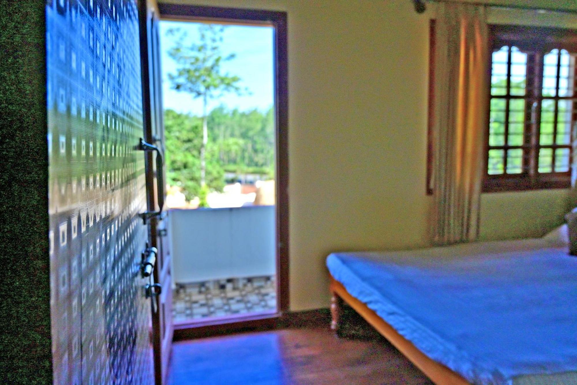 Hulihara Homestay - Full Villa, Coffee Estate & Balcony View Sakleshpur Extérieur photo