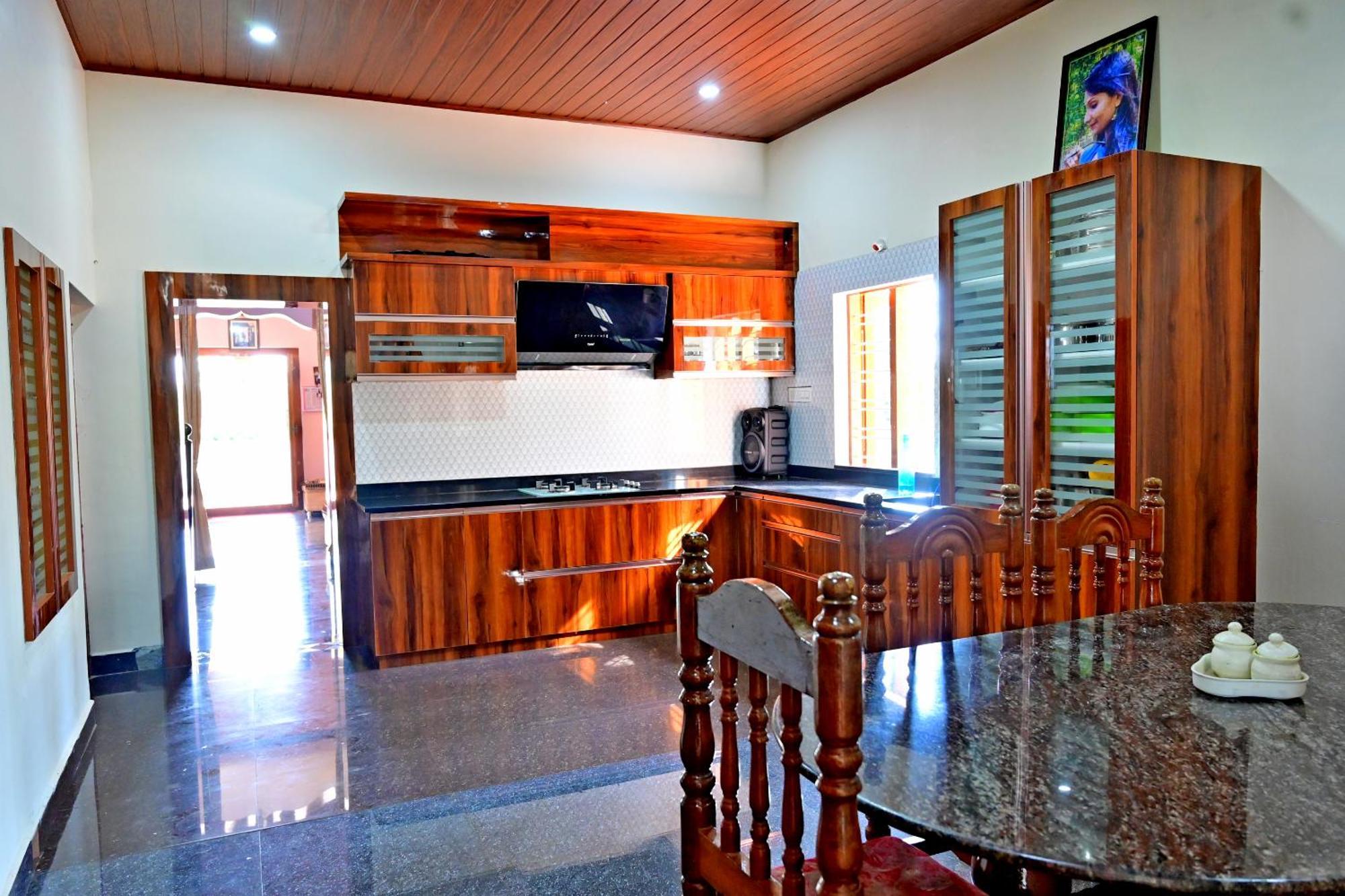 Hulihara Homestay - Full Villa, Coffee Estate & Balcony View Sakleshpur Extérieur photo