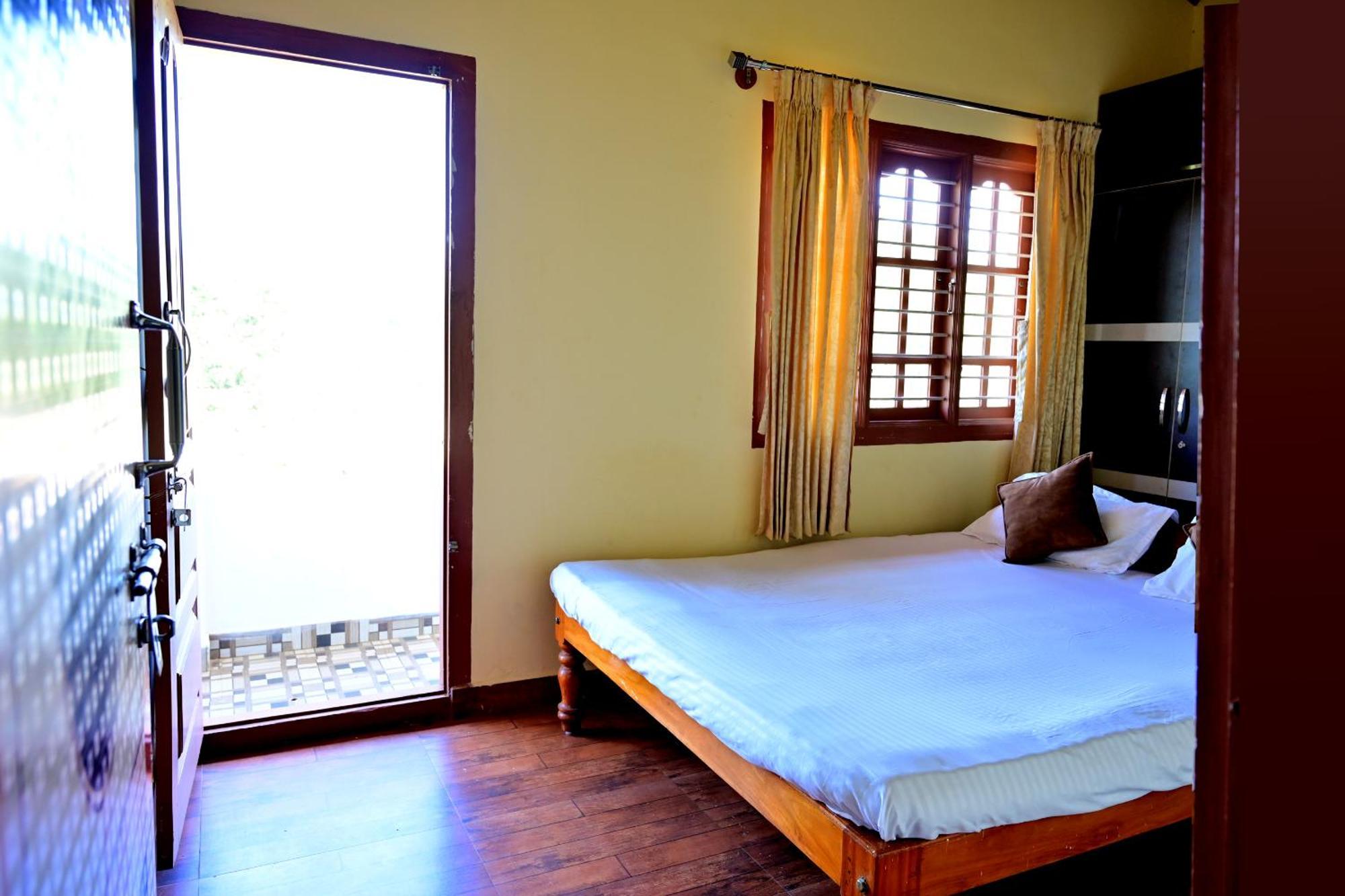 Hulihara Homestay - Full Villa, Coffee Estate & Balcony View Sakleshpur Extérieur photo