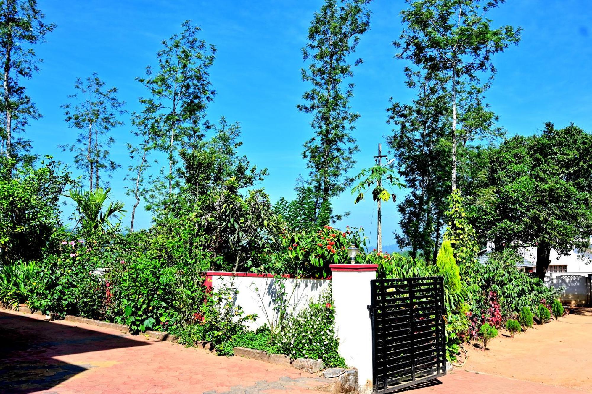 Hulihara Homestay - Full Villa, Coffee Estate & Balcony View Sakleshpur Extérieur photo