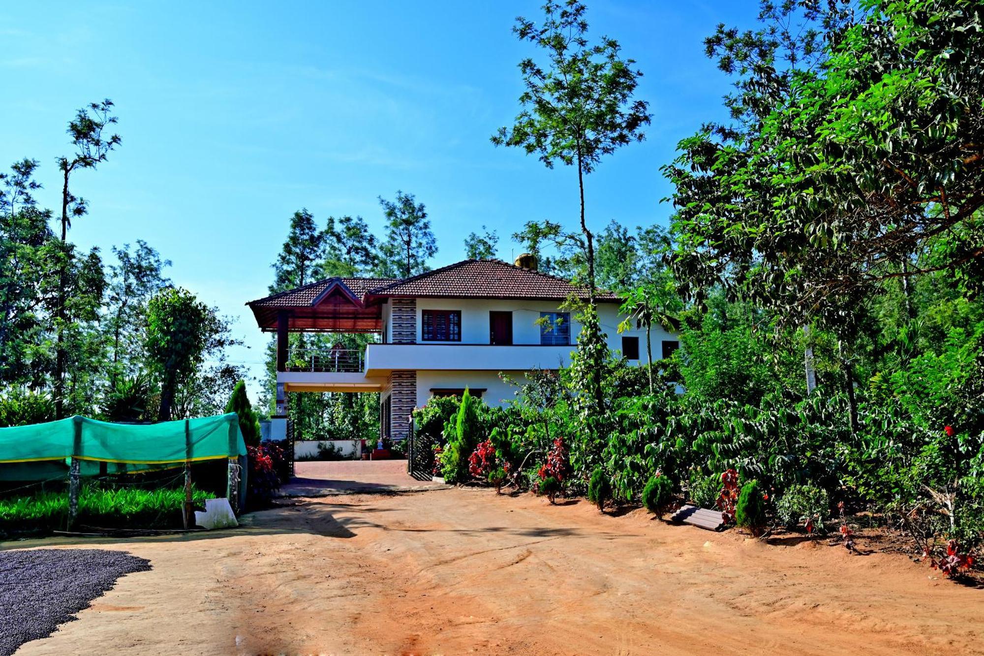 Hulihara Homestay - Full Villa, Coffee Estate & Balcony View Sakleshpur Extérieur photo